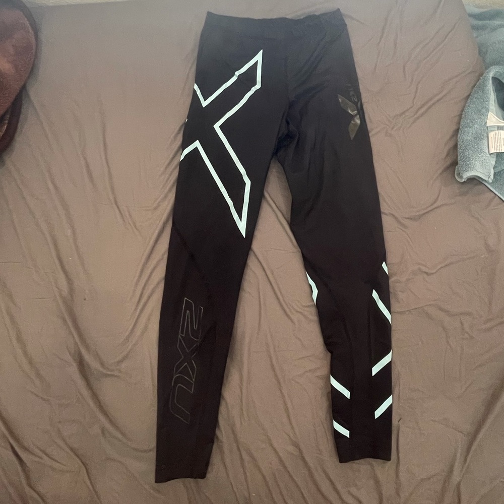 Baby blue 2XU compression pants